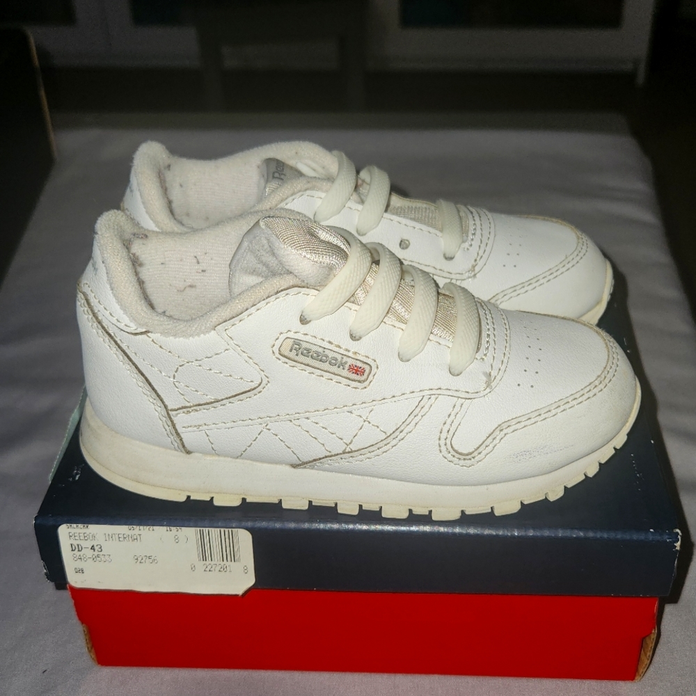 Reebok classic size toddler 8  all white